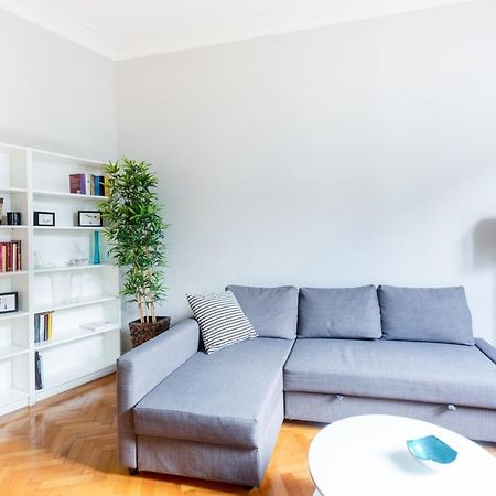 Spacious And Brilliant Apartment In Duomo By Easylife Milan Exterior photo